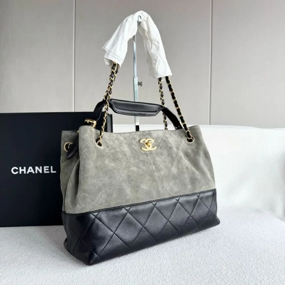 CHANEL brand color